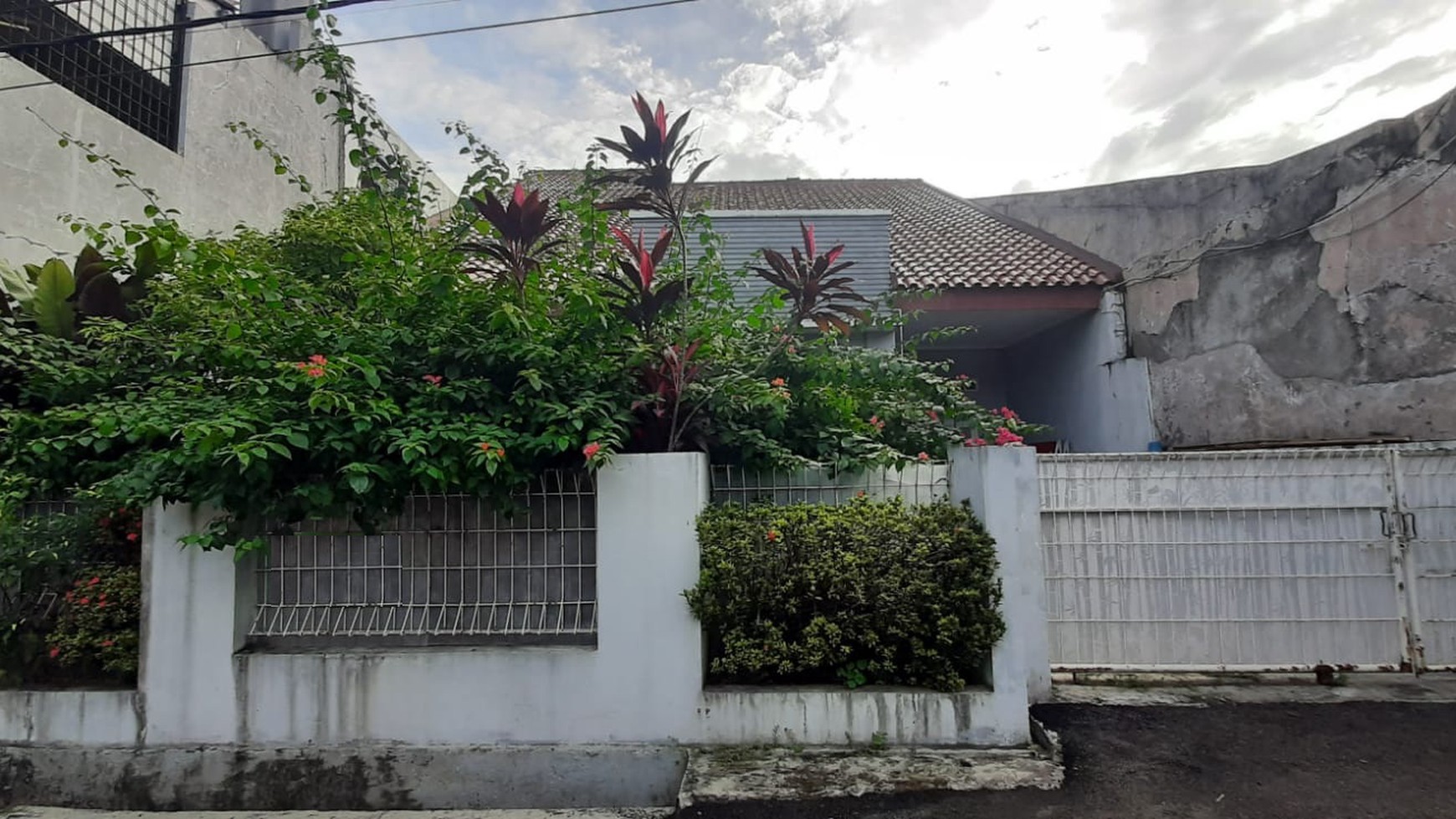 Rumah Asri Diarea Beji Depok Dekat Toll Stasiun,Comutter, Kampus 