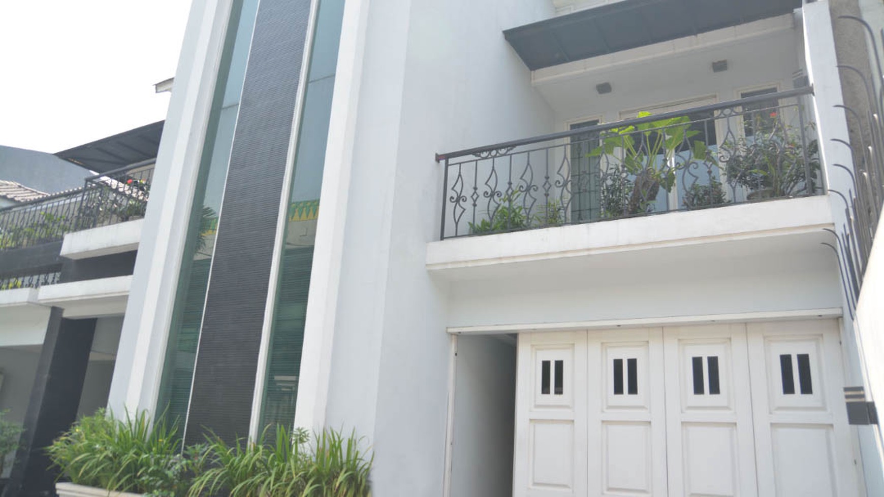 Rumah Kyai Maja, jalan raya, ada lift, Kebayoran Baru-Jakarta Selatan, Luas 409m2