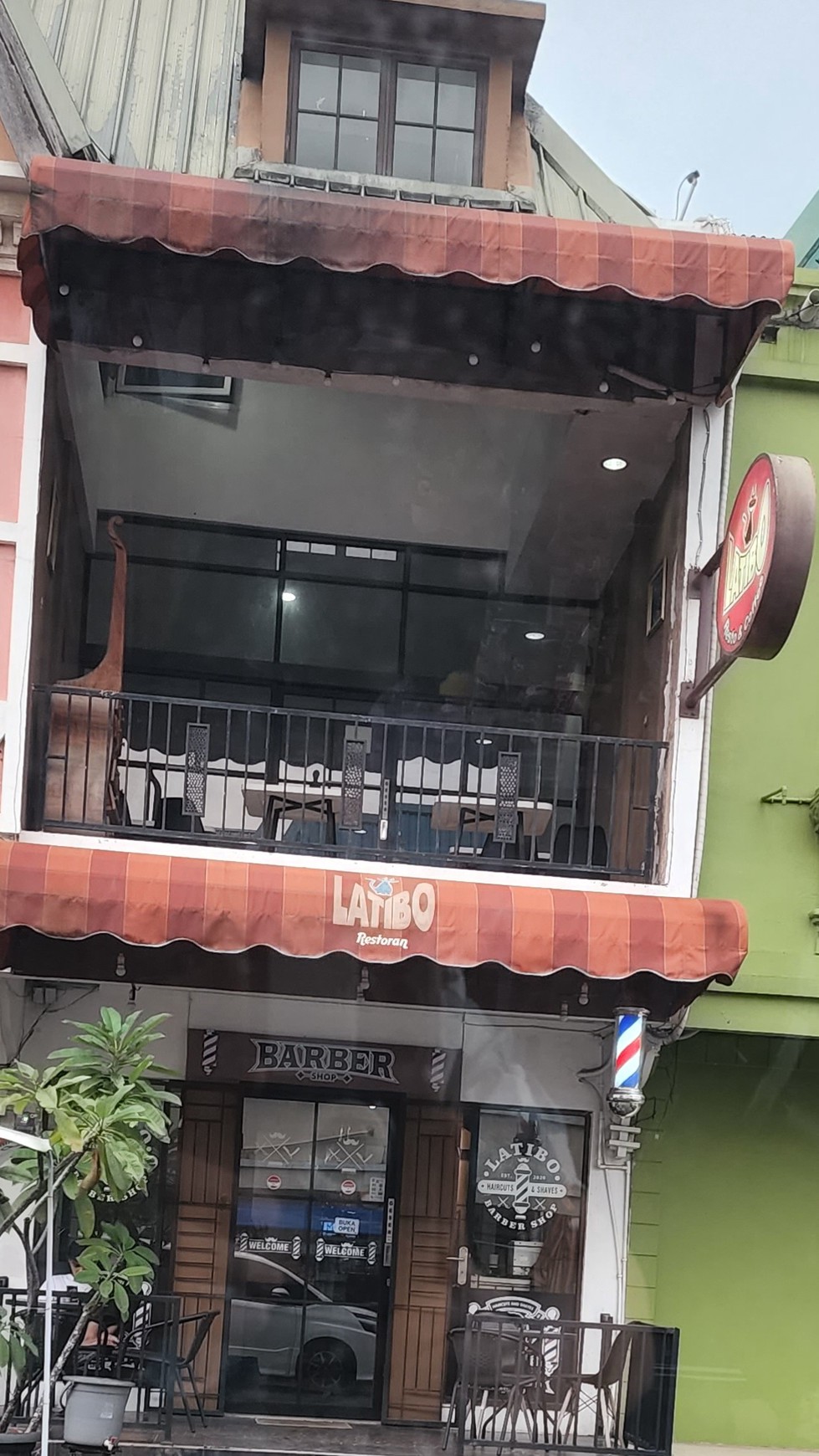 Ruko siap usaha di Kota Wisata