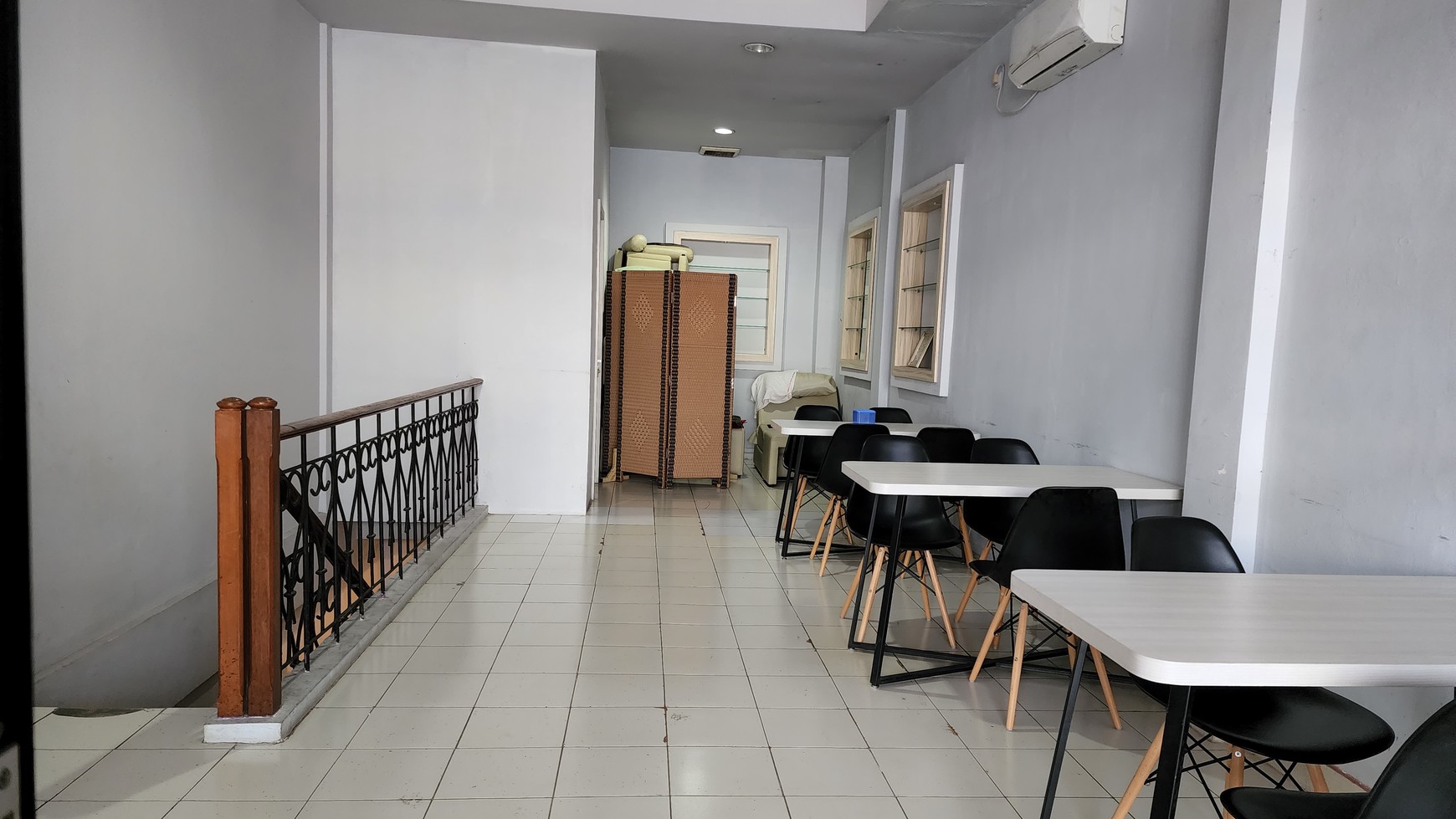 Ruko siap usaha di Kota Wisata