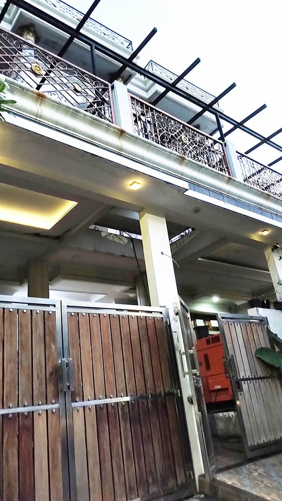 Rumah besar   Gading Kusuma, turun harga Kelapa Gading