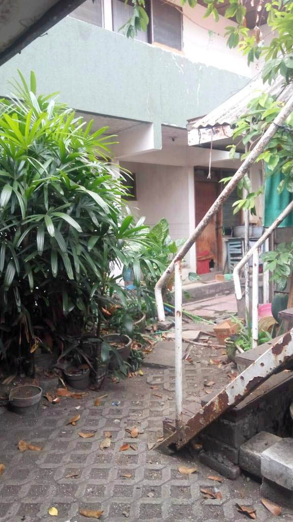 Rumah Hitung Tanah di Jl. Ciliwung Surabaya, Pusat Kota, Nol Jalan Raya