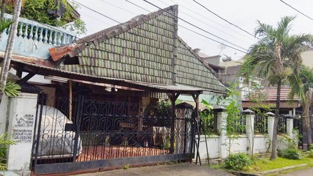 Rumah Tua Pulomas Timur Luas 246m2, harga masih nego, strategis