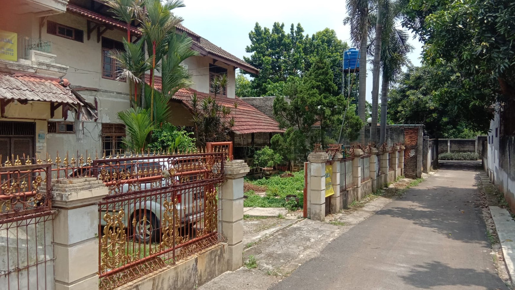 Rumah dengan halamanyang luas di cilangkap