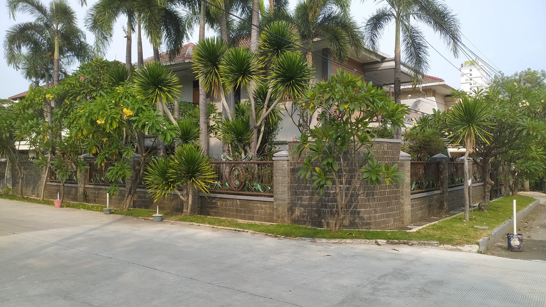 rumah cantik  asri dan tenang di Kelapa Gading Jakarta Utara