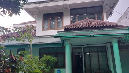 Rumah  2 lantai siap huni lokasi strategis di pinggir jalan besar di Bandung