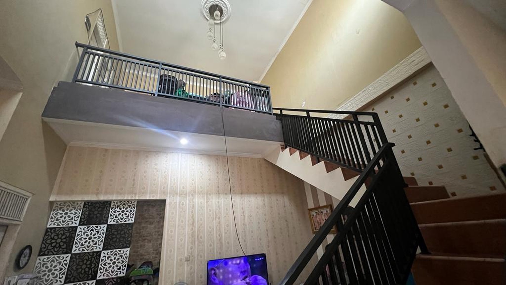 Rumah 1,5 lantai di Gading Griya Lestari