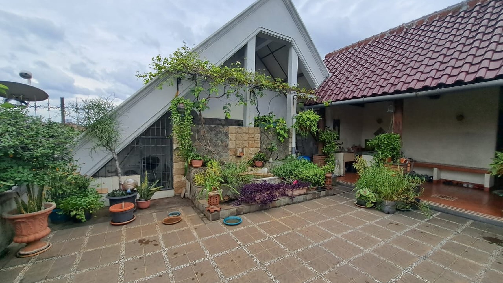 Rumah asri 2,5 lantai   siap huni di Danau Asri Sunter Jakarta Utara