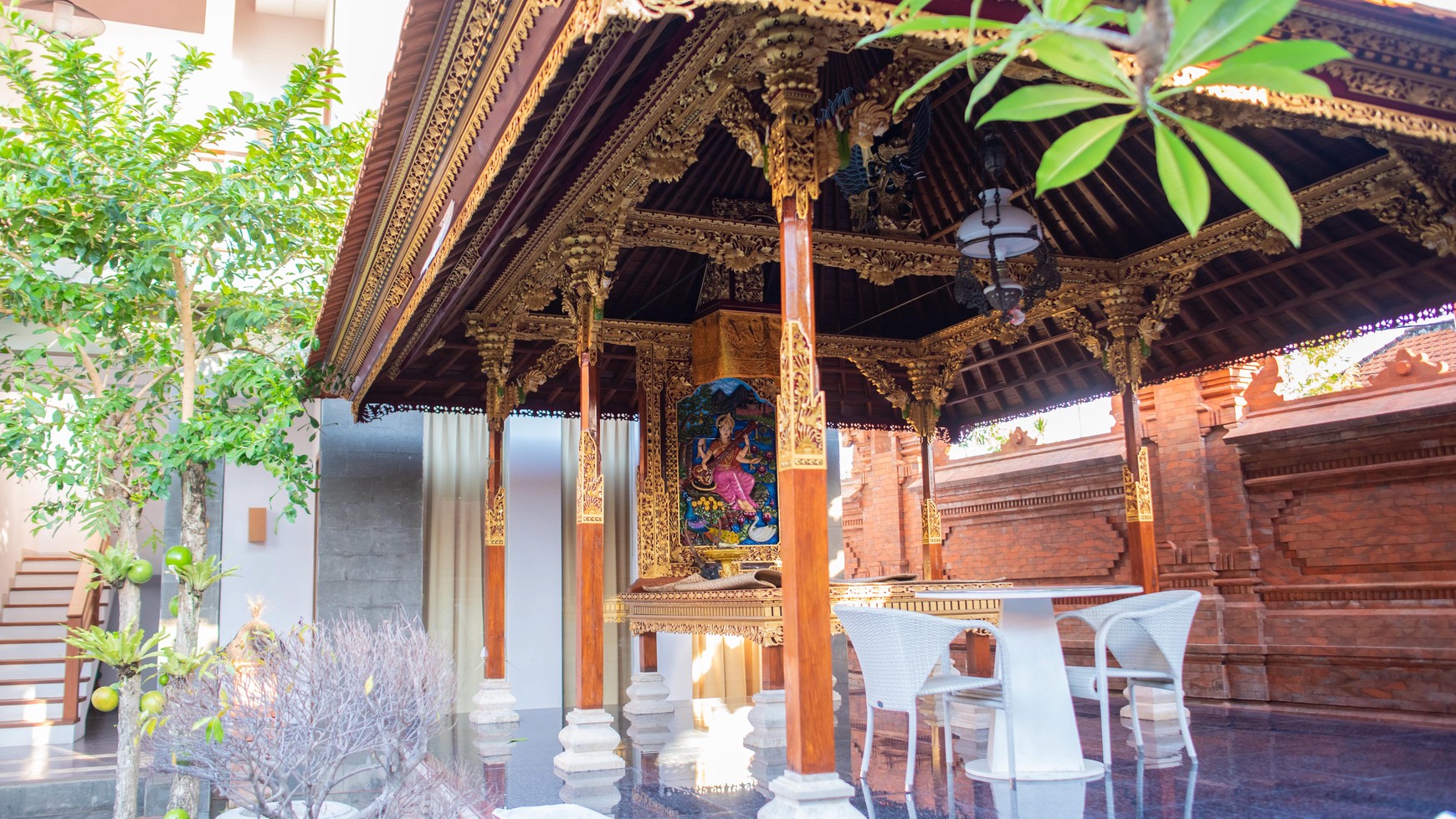 For Sale Leasehold  - Luxurious 5 bedrooms villa with modern Balinese feel near Seseh - Munggu beach 