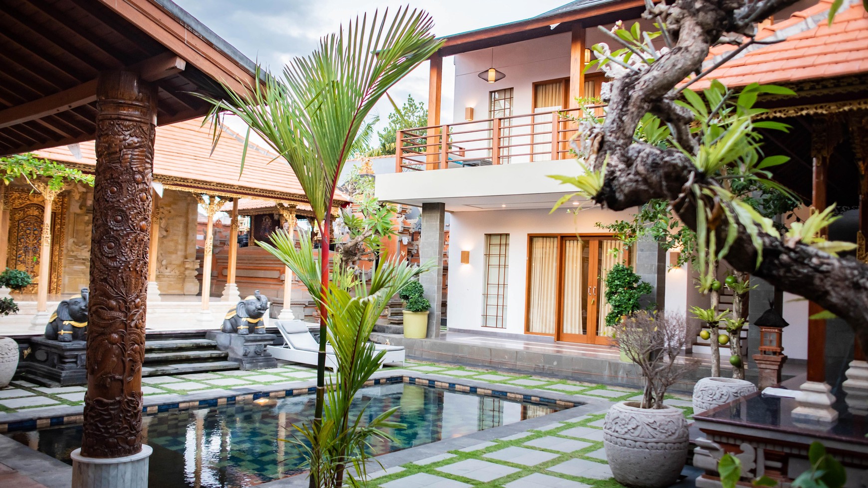 For Sale Leasehold  - Luxurious 5 bedrooms villa with modern Balinese feel near Seseh - Munggu beach 