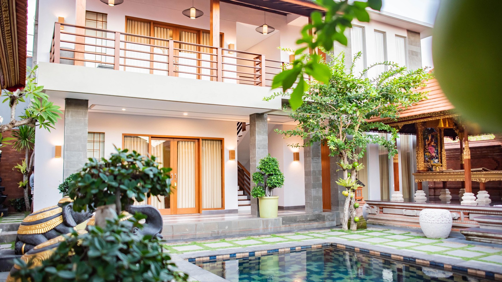 For Sale Leasehold  - Luxurious 5 bedrooms villa with modern Balinese feel near Seseh - Munggu beach 