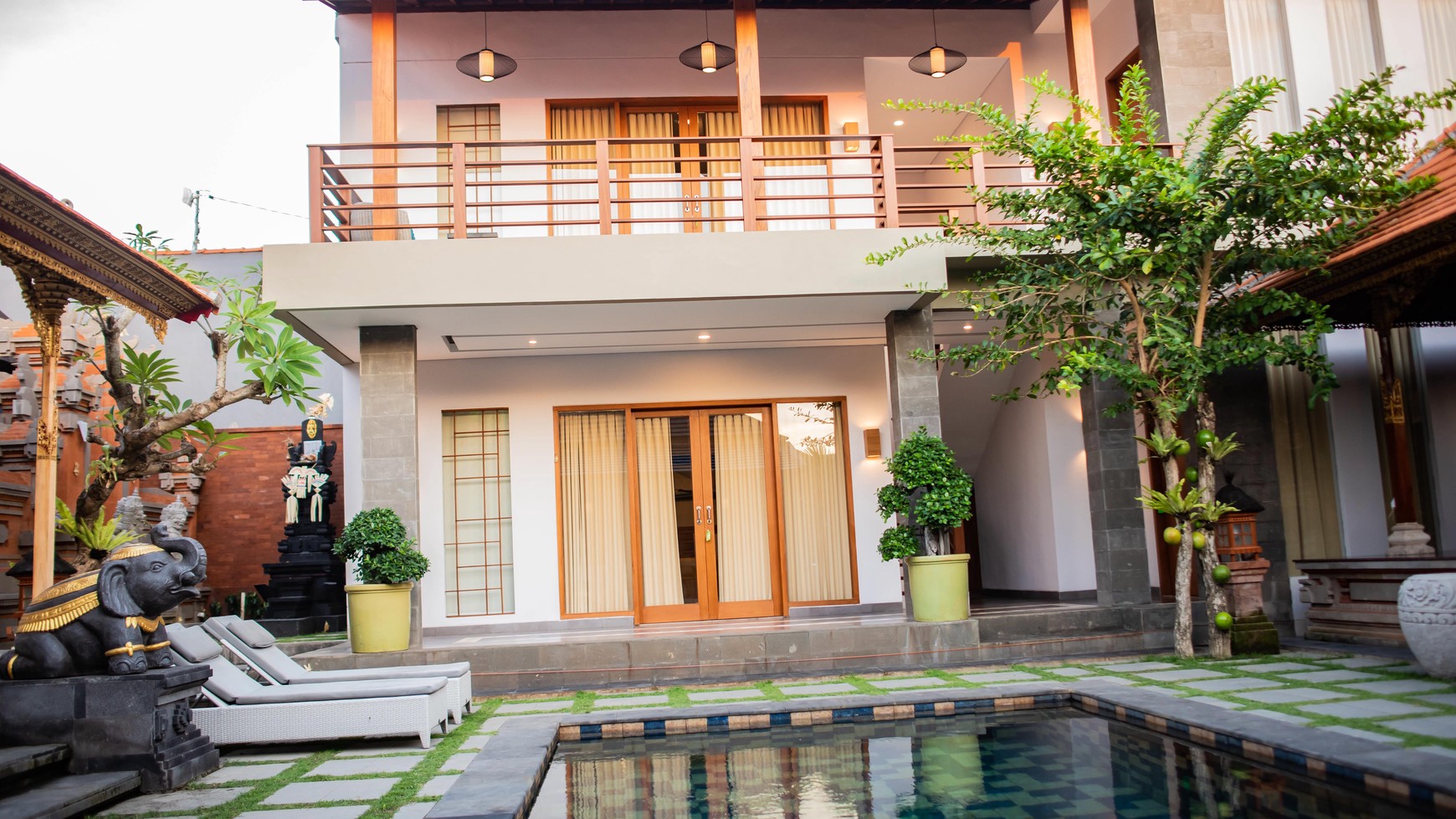 For Sale Leasehold  - Luxurious 5 bedrooms villa with modern Balinese feel near Seseh - Munggu beach 