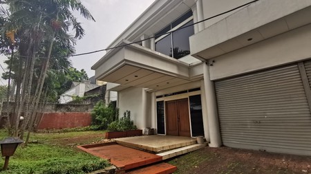 Rumah  kebayoran baru pinggir jalan raya jakarta selatan