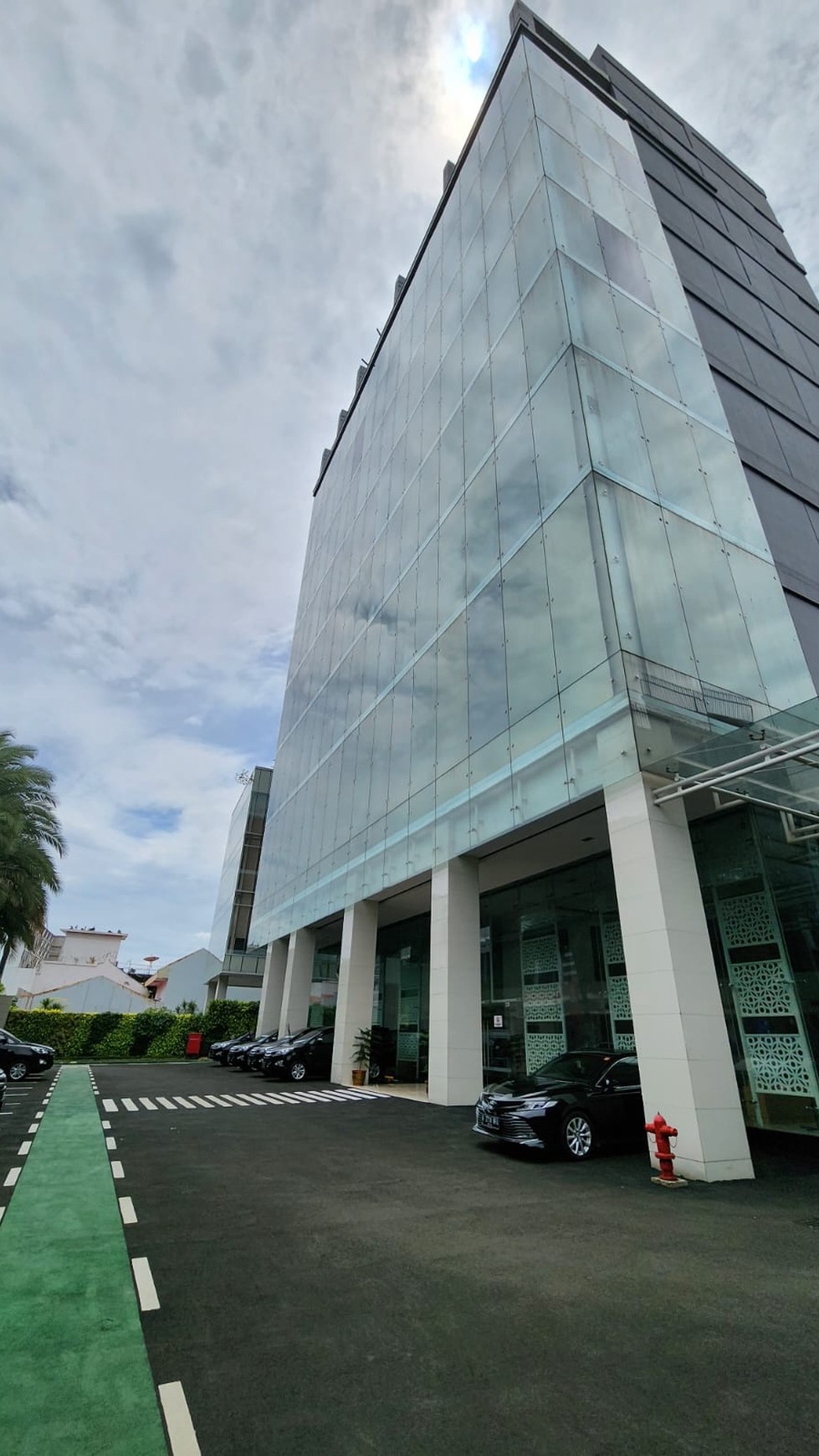 Gedung 11 lantai di jalan Kebun Sirih Menteng Jakarta Pusat