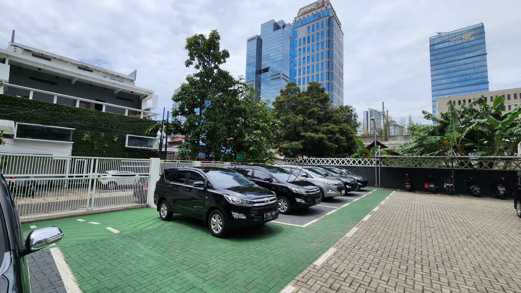 Gedung 11 lantai di jalan Kebun Sirih Menteng Jakarta Pusat