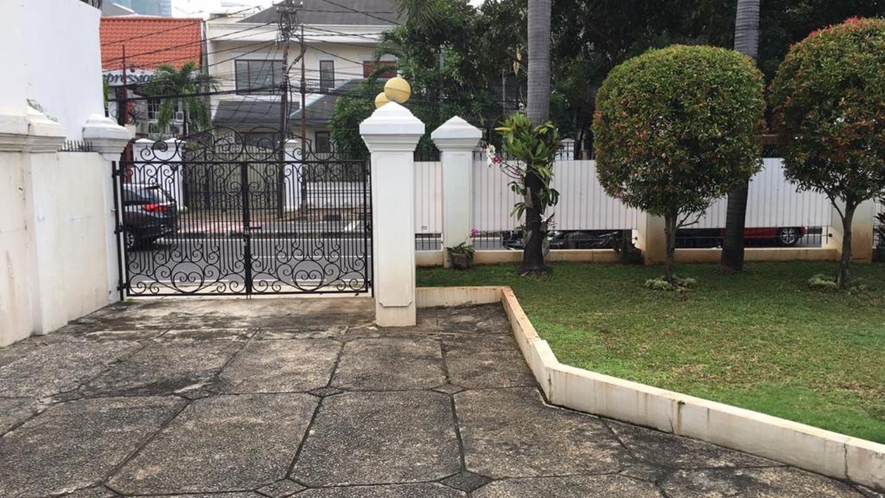 Rumah  1,5 lantai  di Menteng Jakarta Pusat