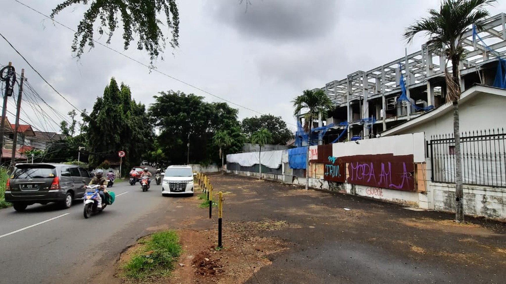 Dijual Kavling Komersial Pinggir Jalan Luas 2020m Cocok untuk usaha di Lebak Bulus Jakarta Selatan.