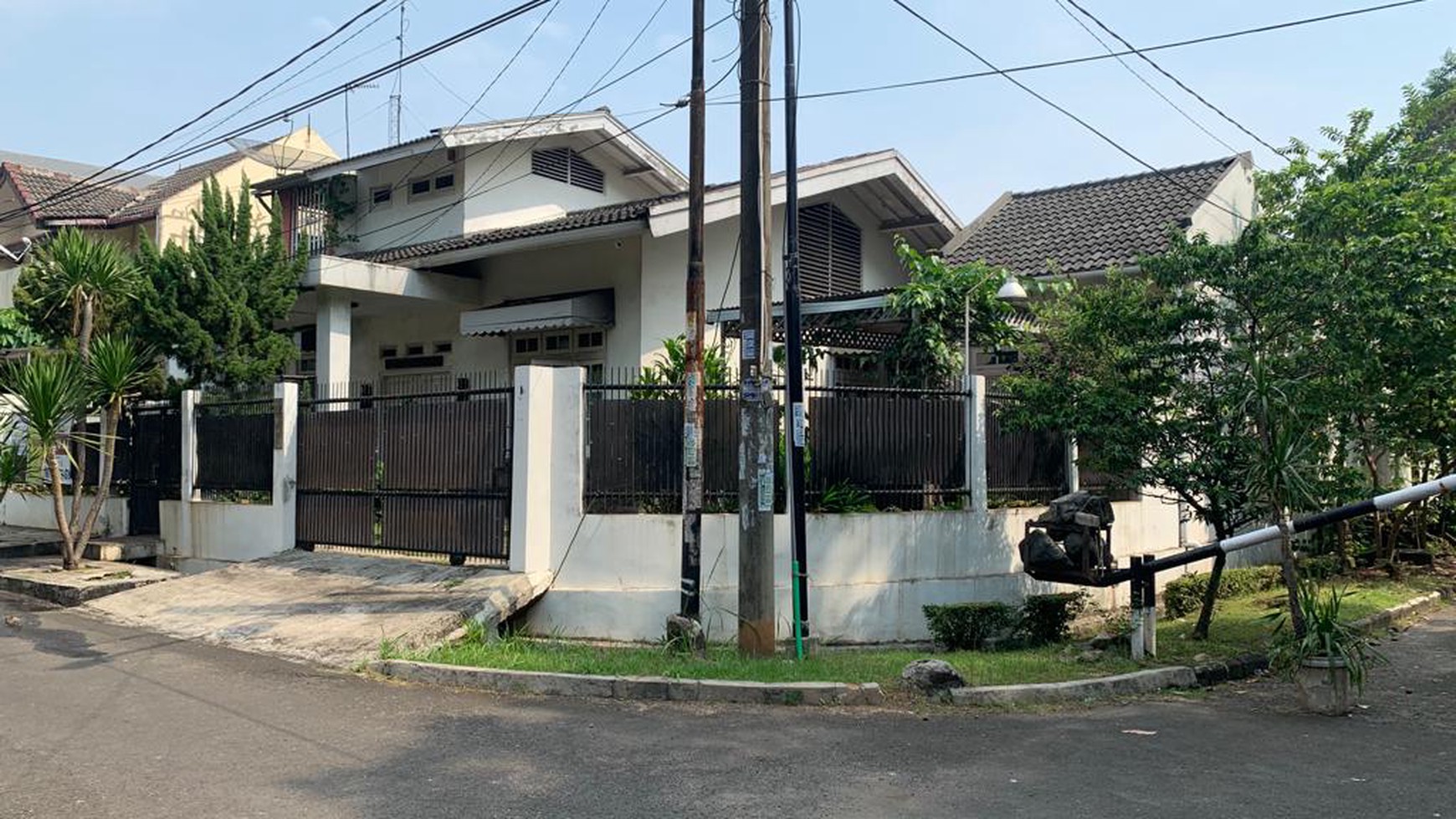 Rumah bagus, nyaman siap huni di Bintaro Sektor 2.