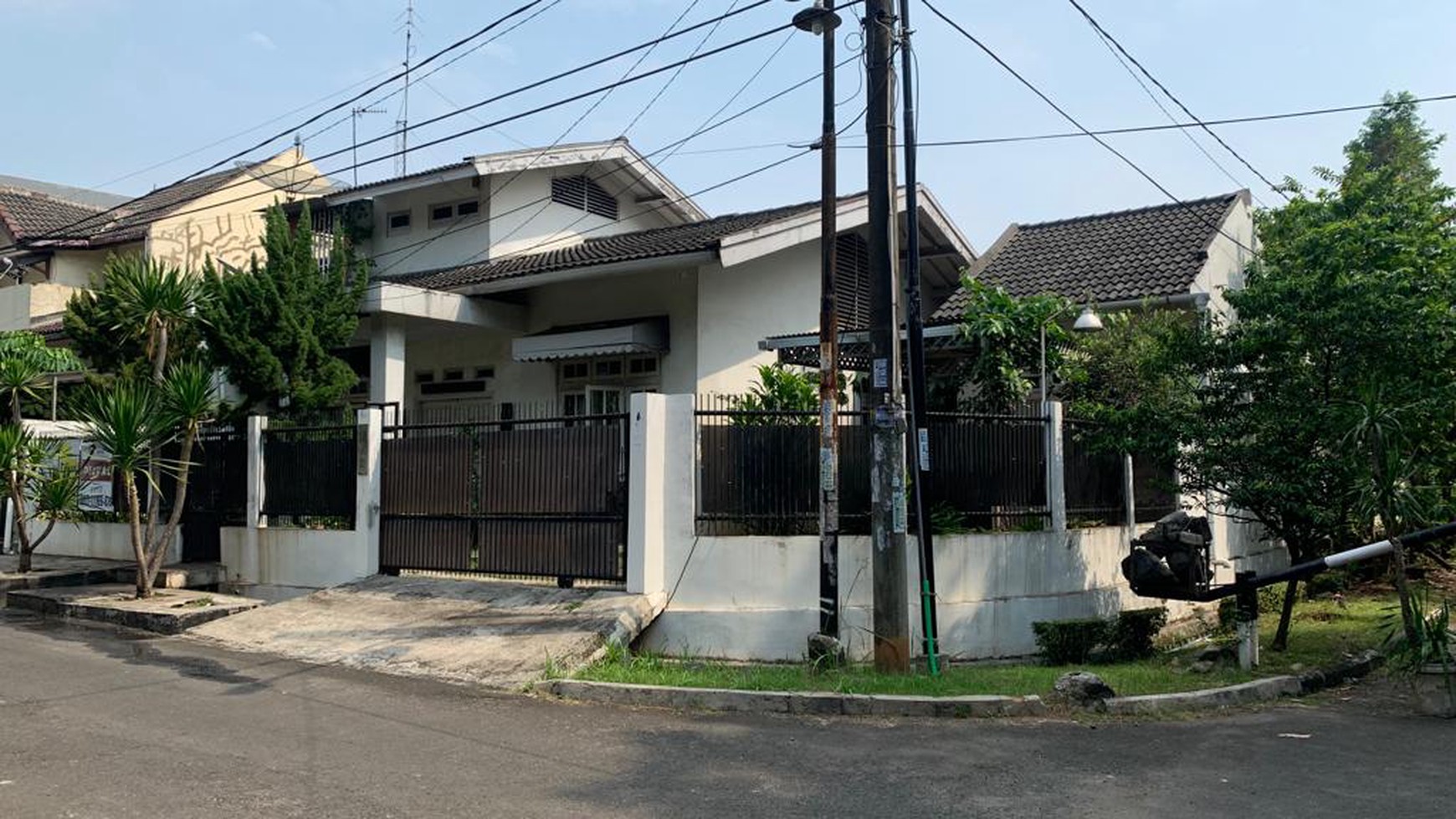 Rumah bagus, nyaman siap huni di Bintaro Sektor 2.