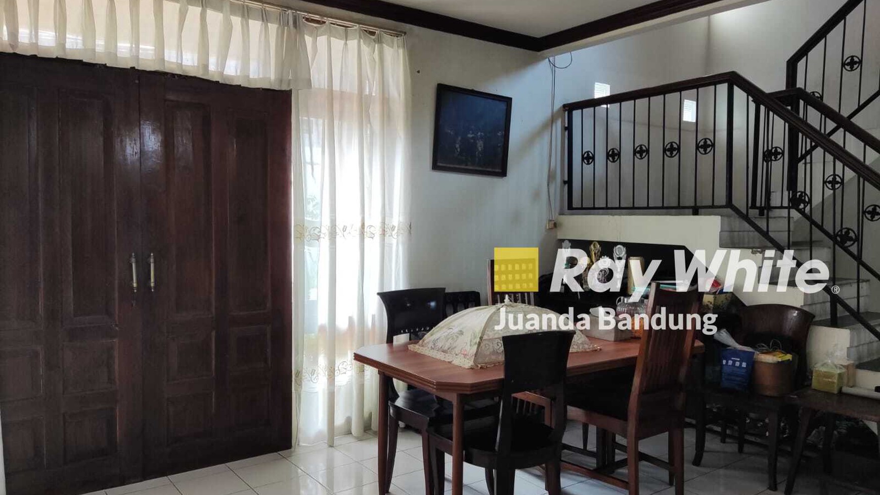 BAGUS! Rumah Nyaman 2 Lantai di Tubagus Ismail, Sayap Dago, Bandung!