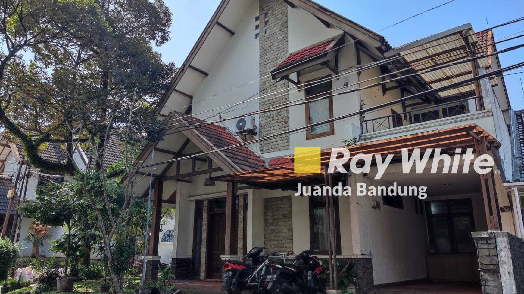 BAGUS! Rumah Nyaman 2 Lantai di Tubagus Ismail, Sayap Dago, Bandung!