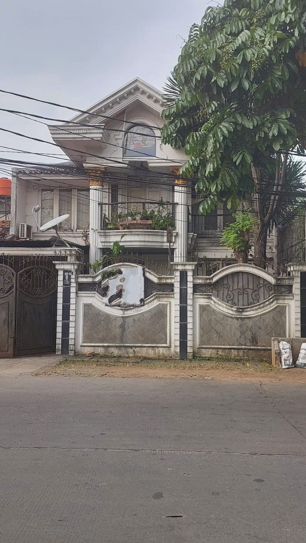 Rumah siap huni di bintaro sektor 1