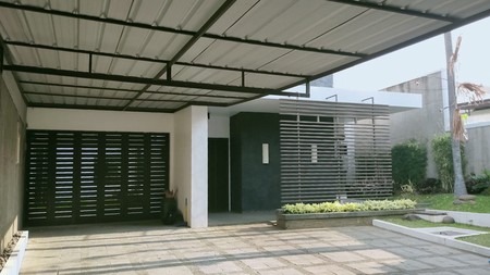 Rumah Lux Semi Furnished di Komplek Setra Indah, Bandung