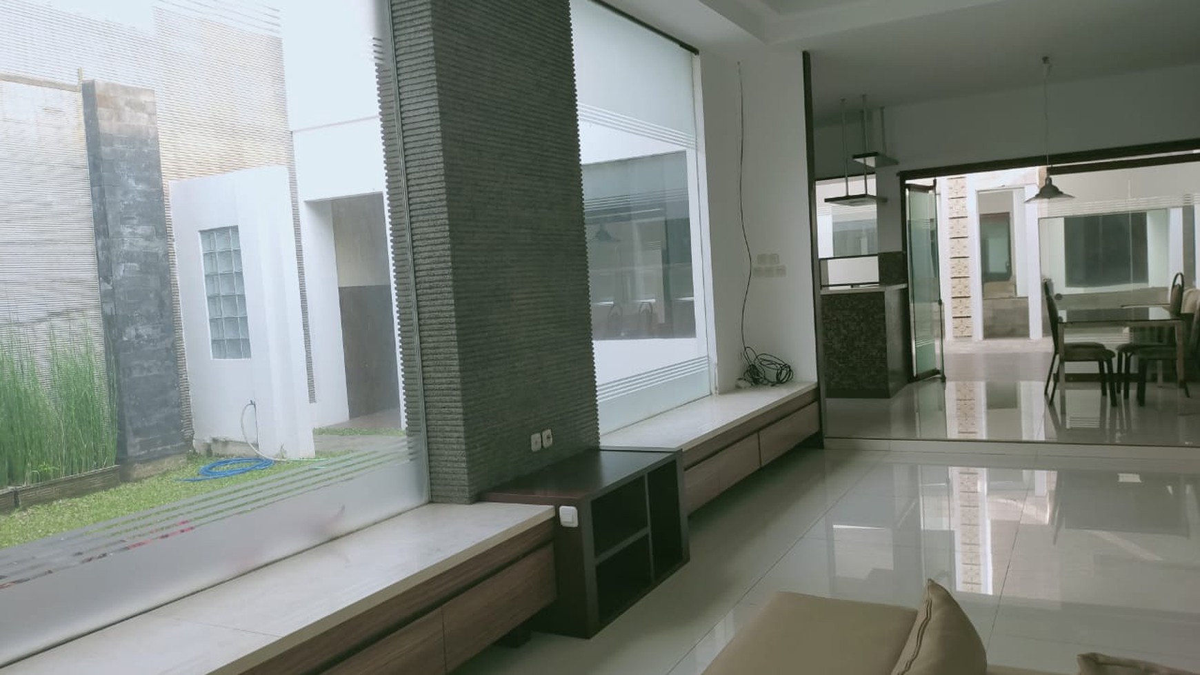 Rumah Lux Semi Furnished di Komplek Setra Indah, Bandung