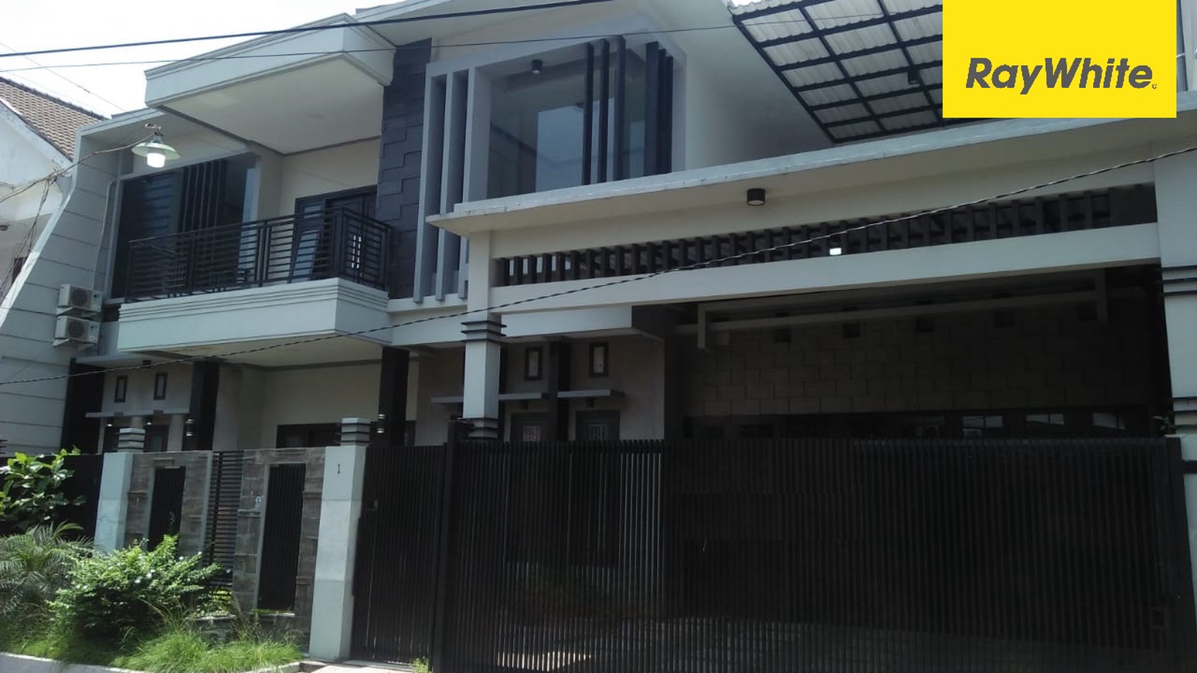 Rumah SHM 2 lantai di Jalan Rowo, Asemrowo, Surabaya 