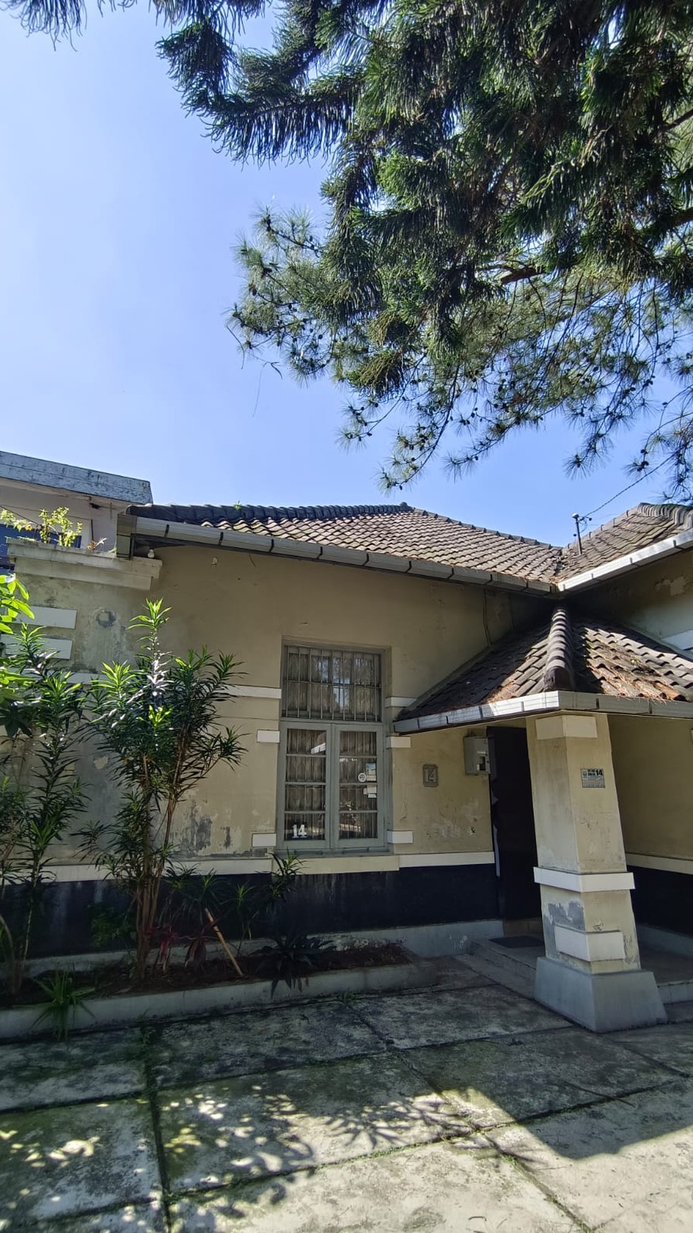 Rumah Asri Classic di Sayap Cicendo, Bandung Kota