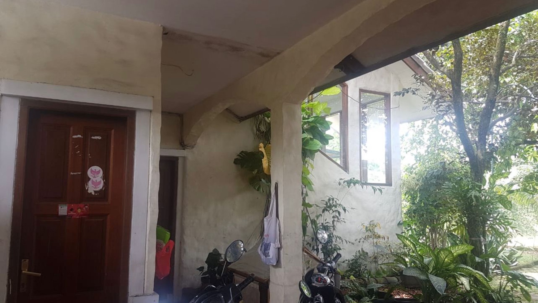 Rumah Siap Huni, halaman belakang luas, harga 6,5M di Cinere, Depok...