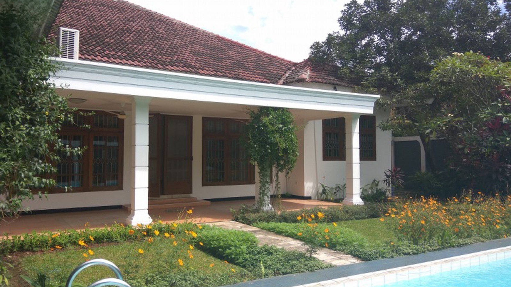 Beautiful and Cozy town house Kemang Timur