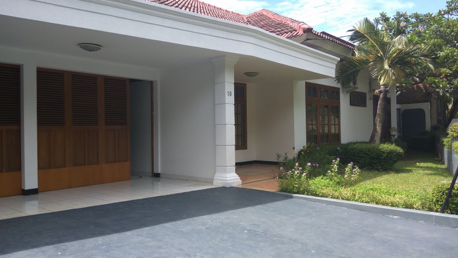 Beautiful and Cozy town house Kemang Timur