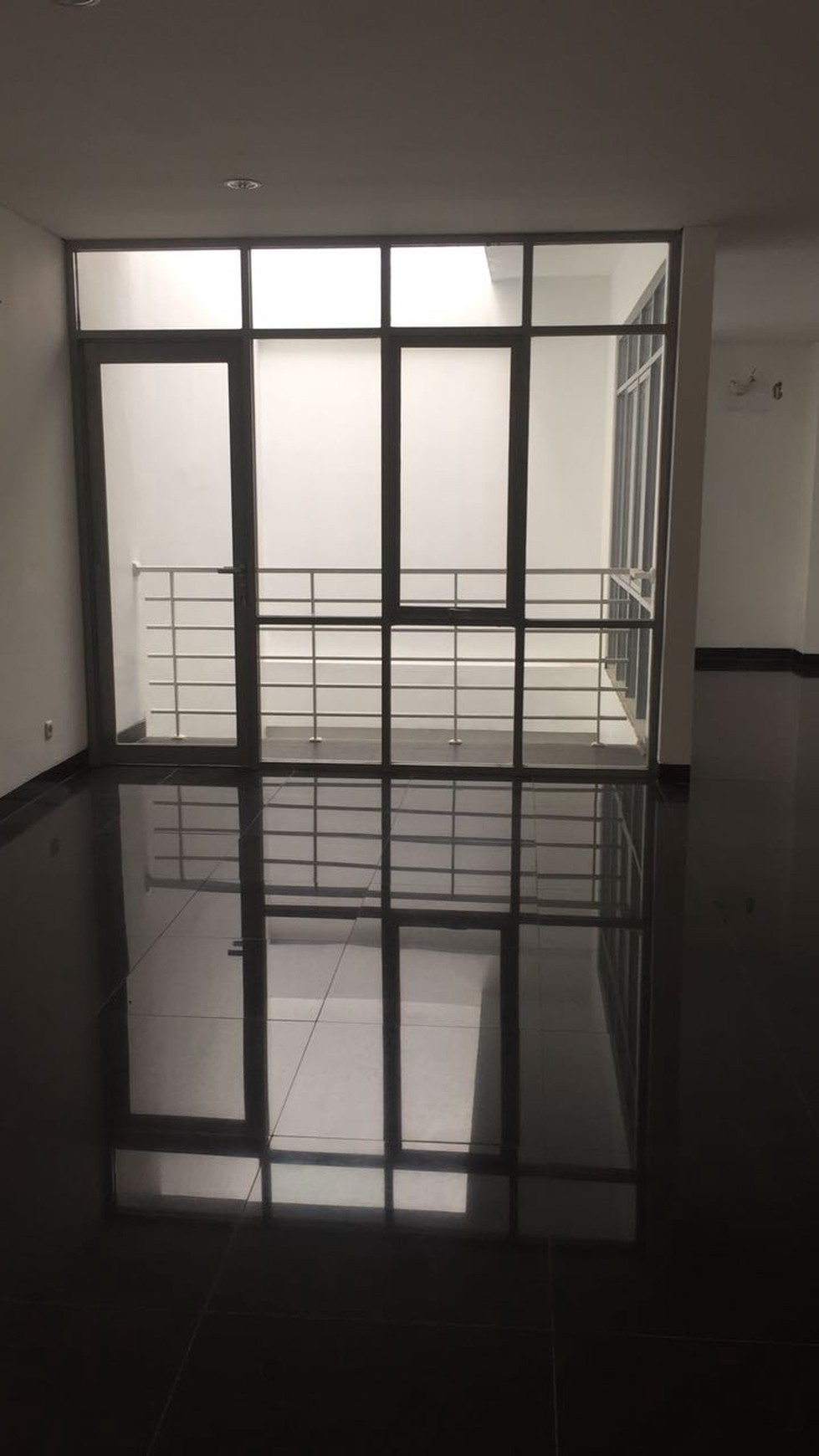 Rumah minimalis,siap huni di Pondok Indah Jakarta Selatan.