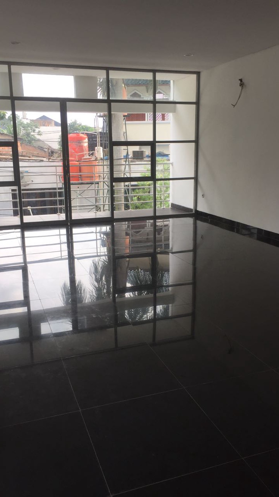 Rumah minimalis,siap huni di Pondok Indah Jakarta Selatan.