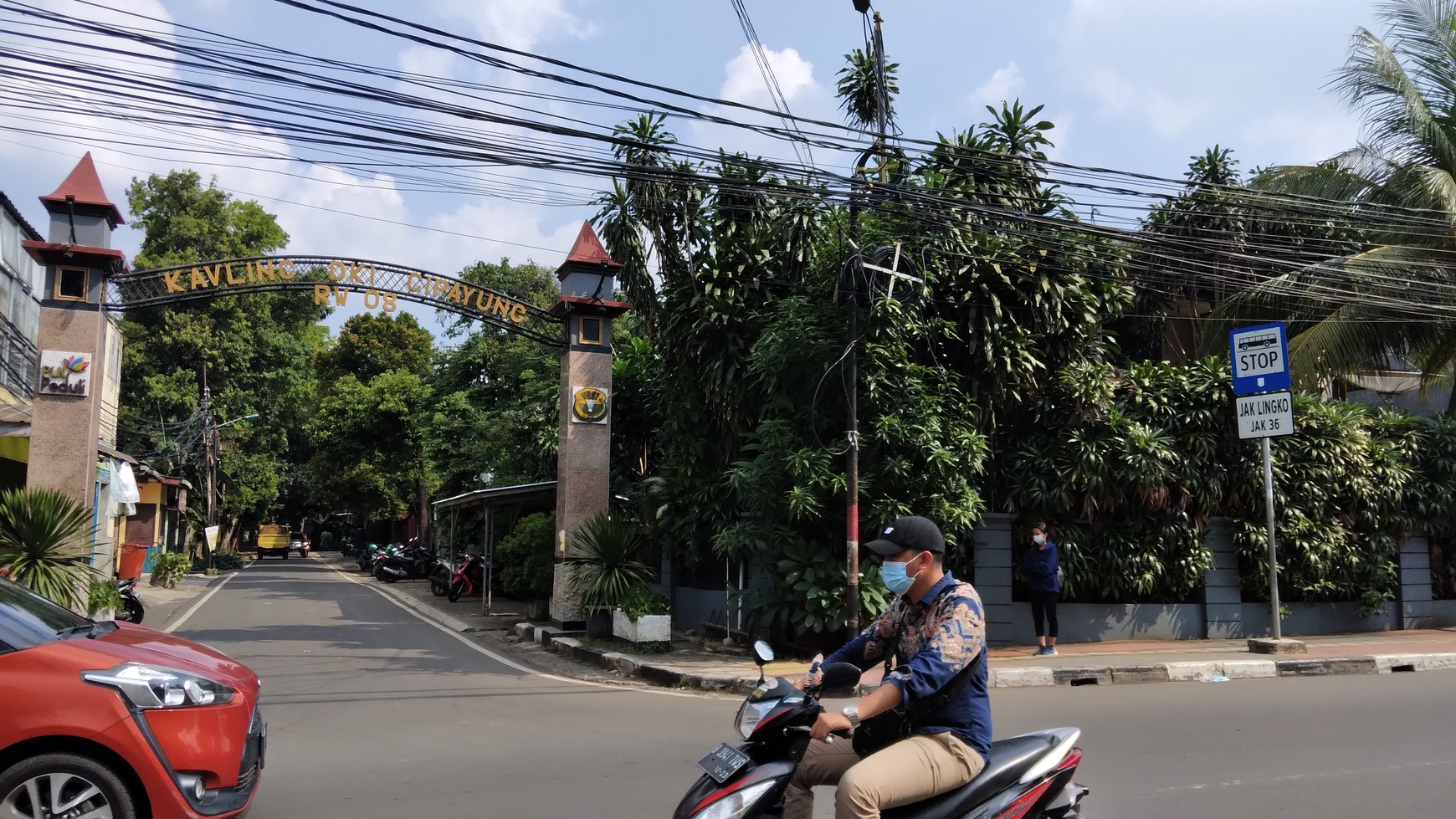 DI Jual rumah di cipaayung,pinggir jalan raya utama lokasi sangat strategis harga nego