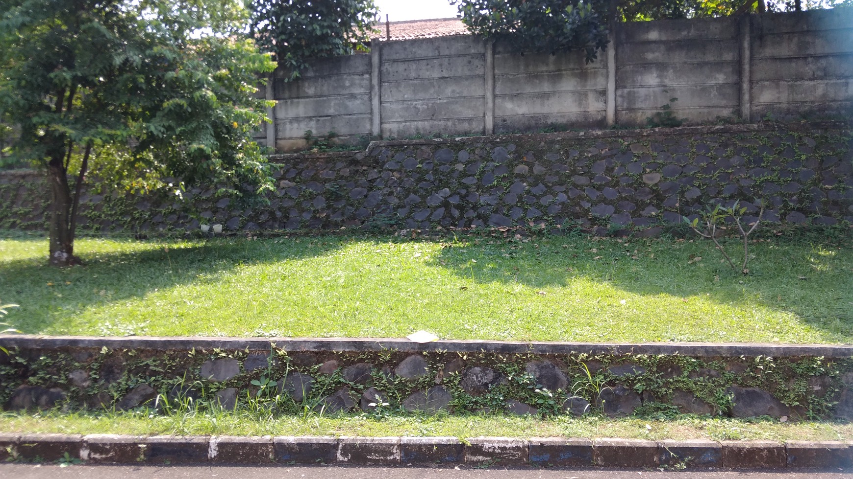 Di jual rumah cantik siap huni 1 lantai di villa nusa indah 5