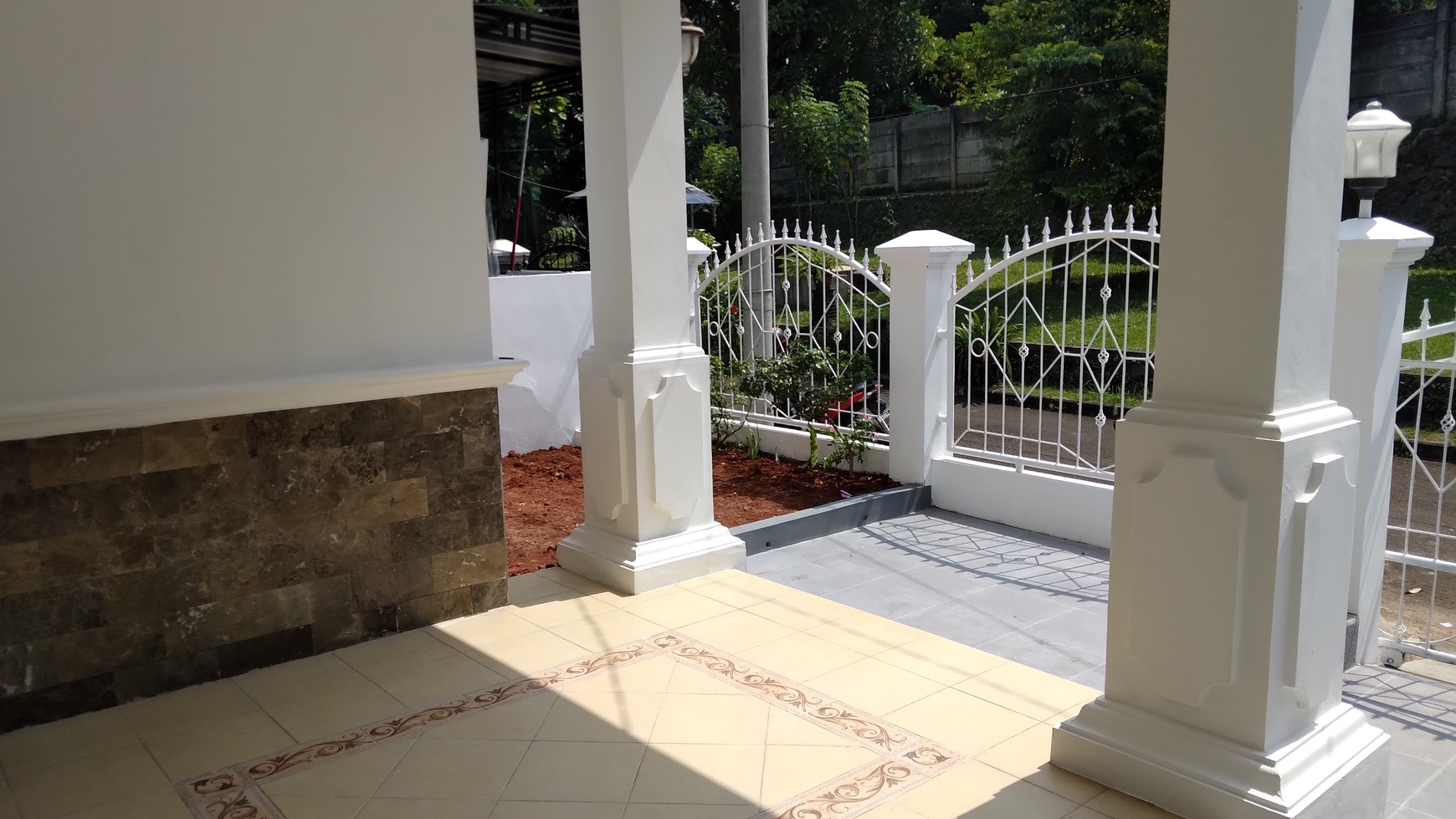 Di jual rumah cantik siap huni 1 lantai di villa nusa indah 5