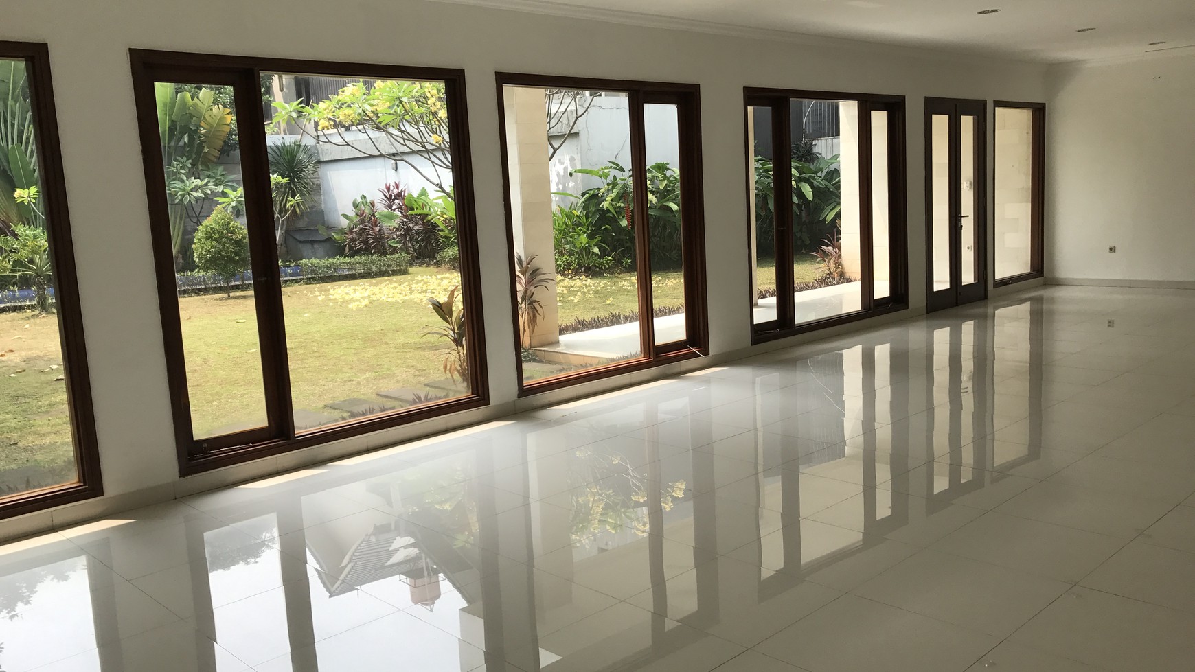 Beautiful Townhouse For Rent at Kemang