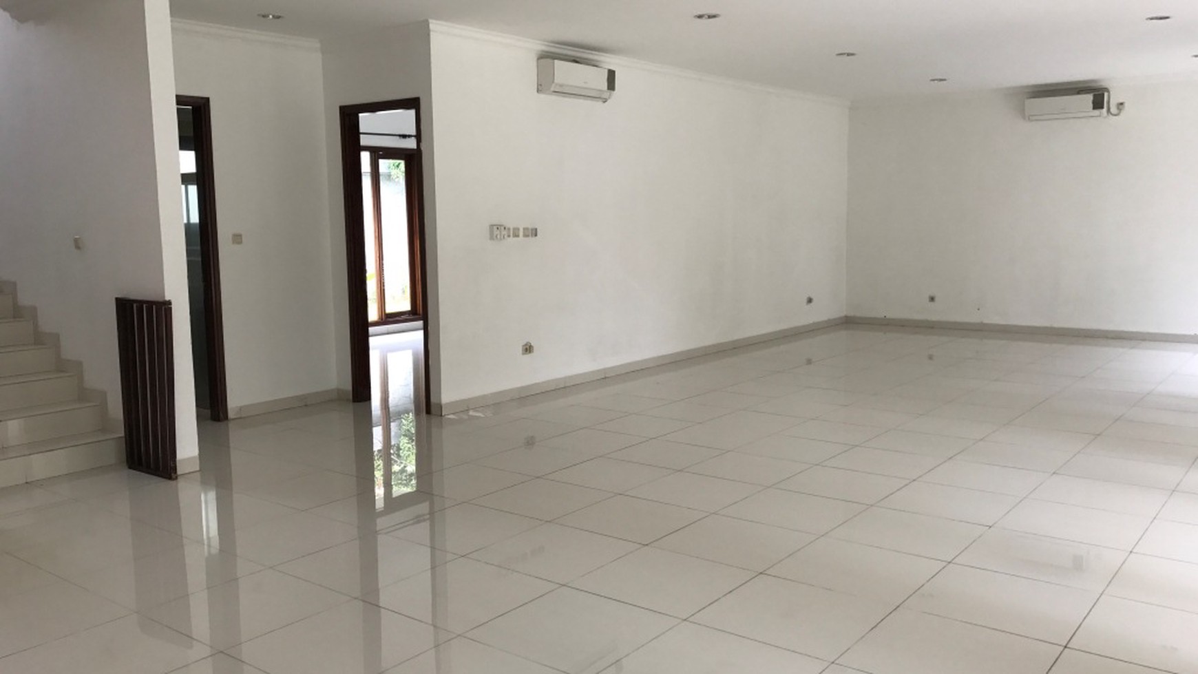 Beautiful Townhouse For Rent at Kemang