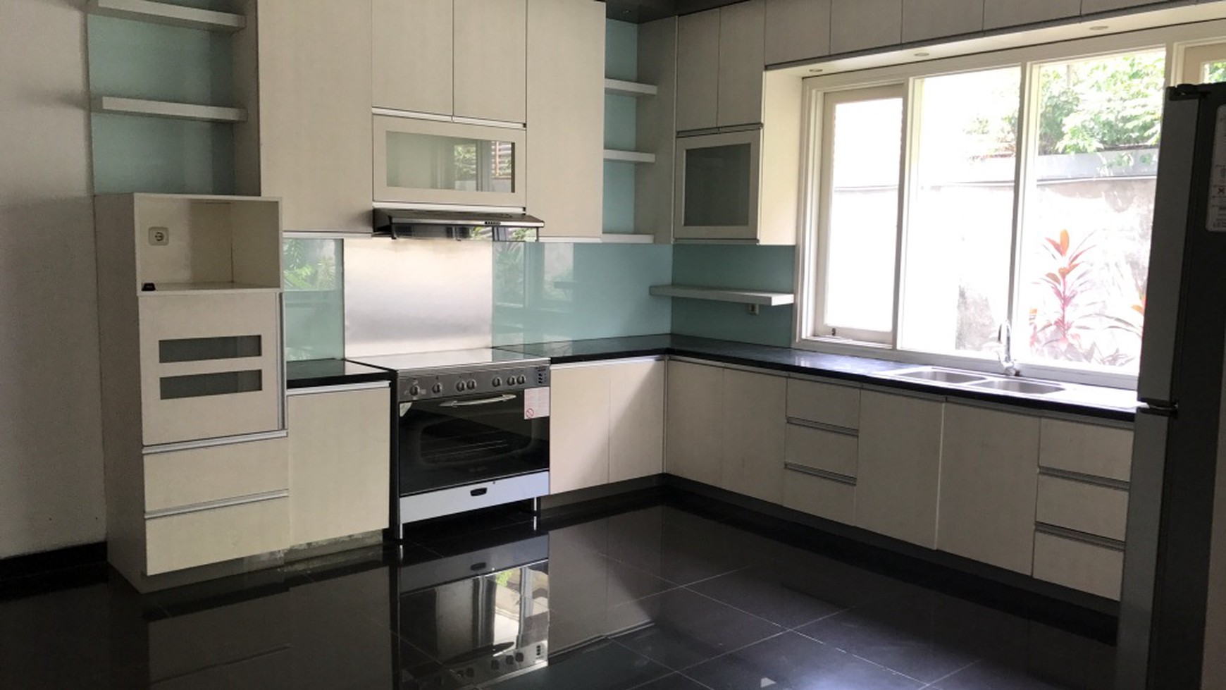 Beautiful Townhouse For Rent at Kemang