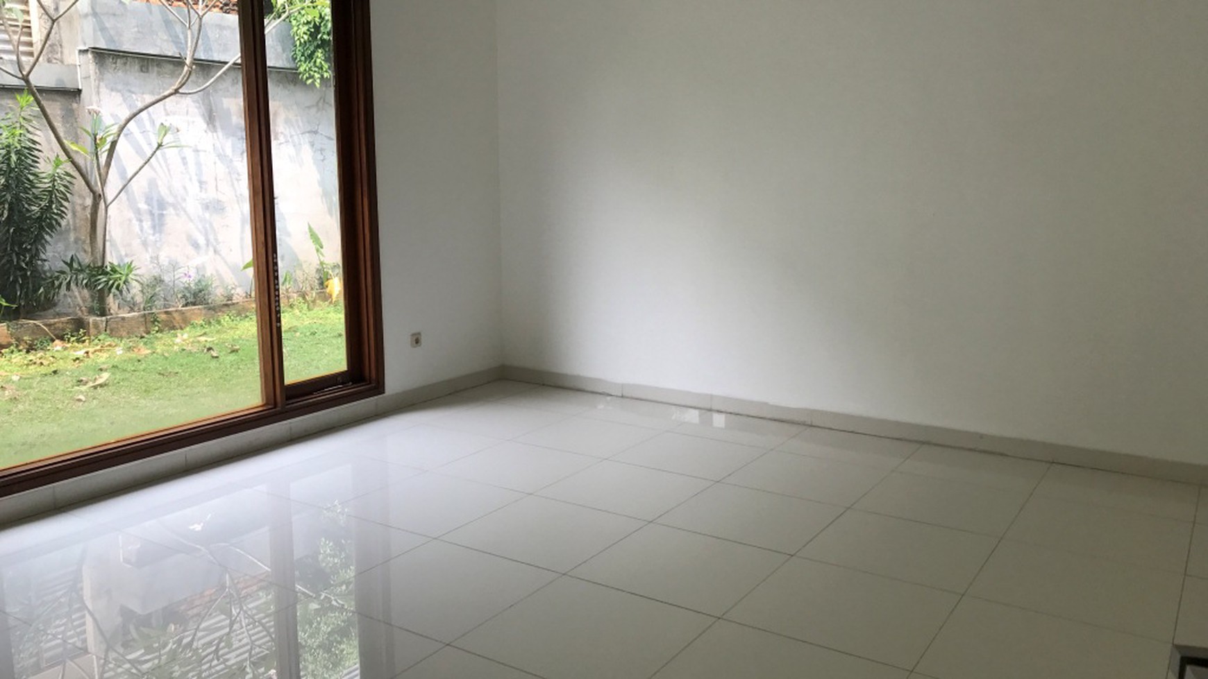 Beautiful Townhouse For Rent at Kemang