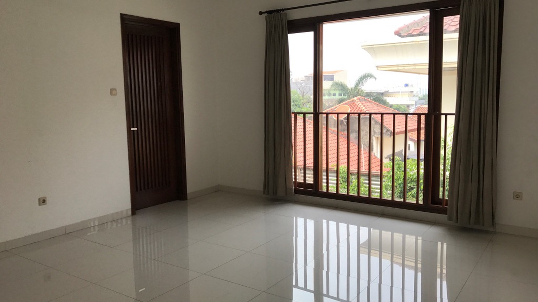 Beautiful Townhouse For Rent at Kemang