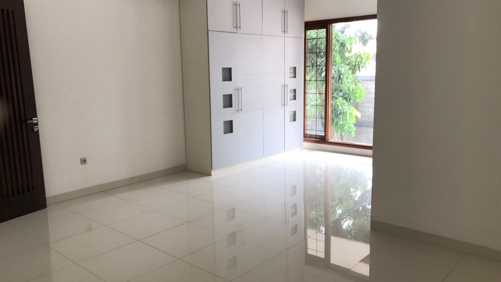 Beautiful Townhouse For Rent at Kemang