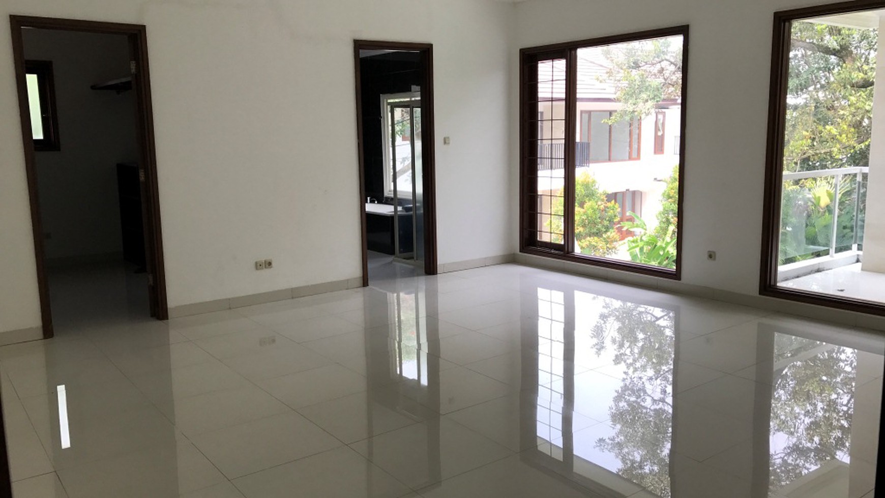 Beautiful Townhouse For Rent at Kemang