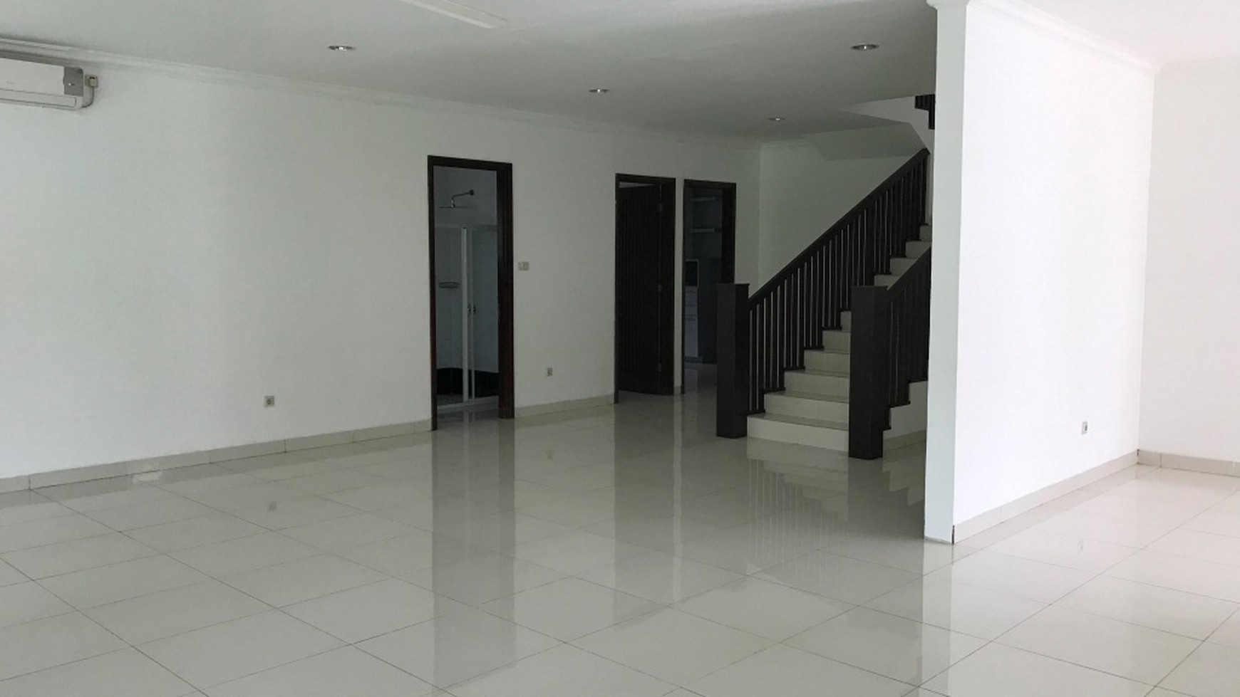 Beautiful Townhouse For Rent at Kemang