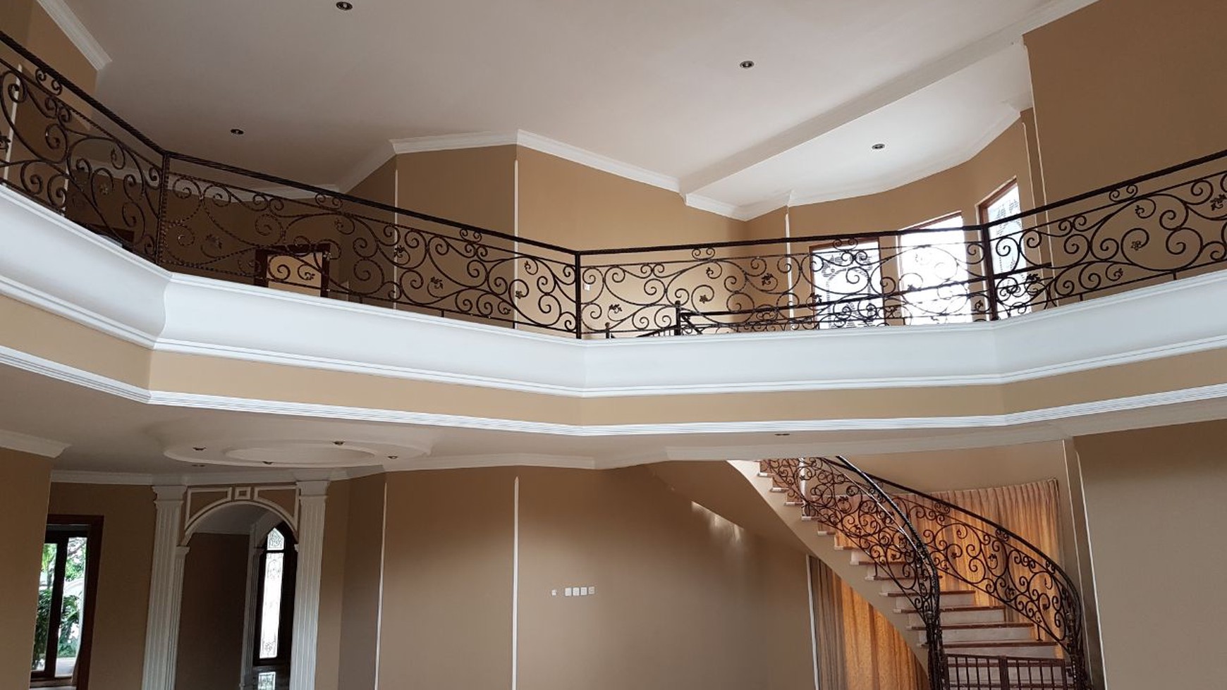 Big and Beautiful House For Rent In Kemang