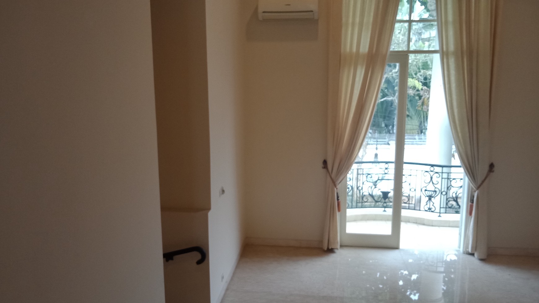 Comfortable house in Kemang Dalam area "negotiable"