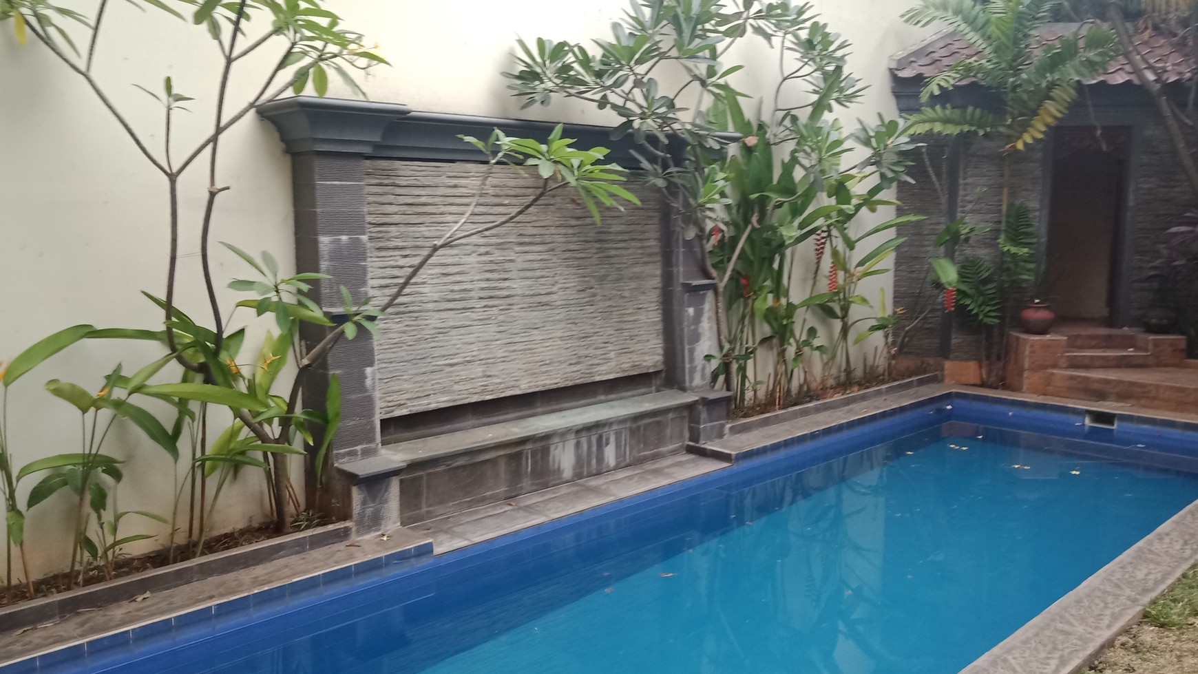 Comfortable house in Kemang Dalam area "negotiable"