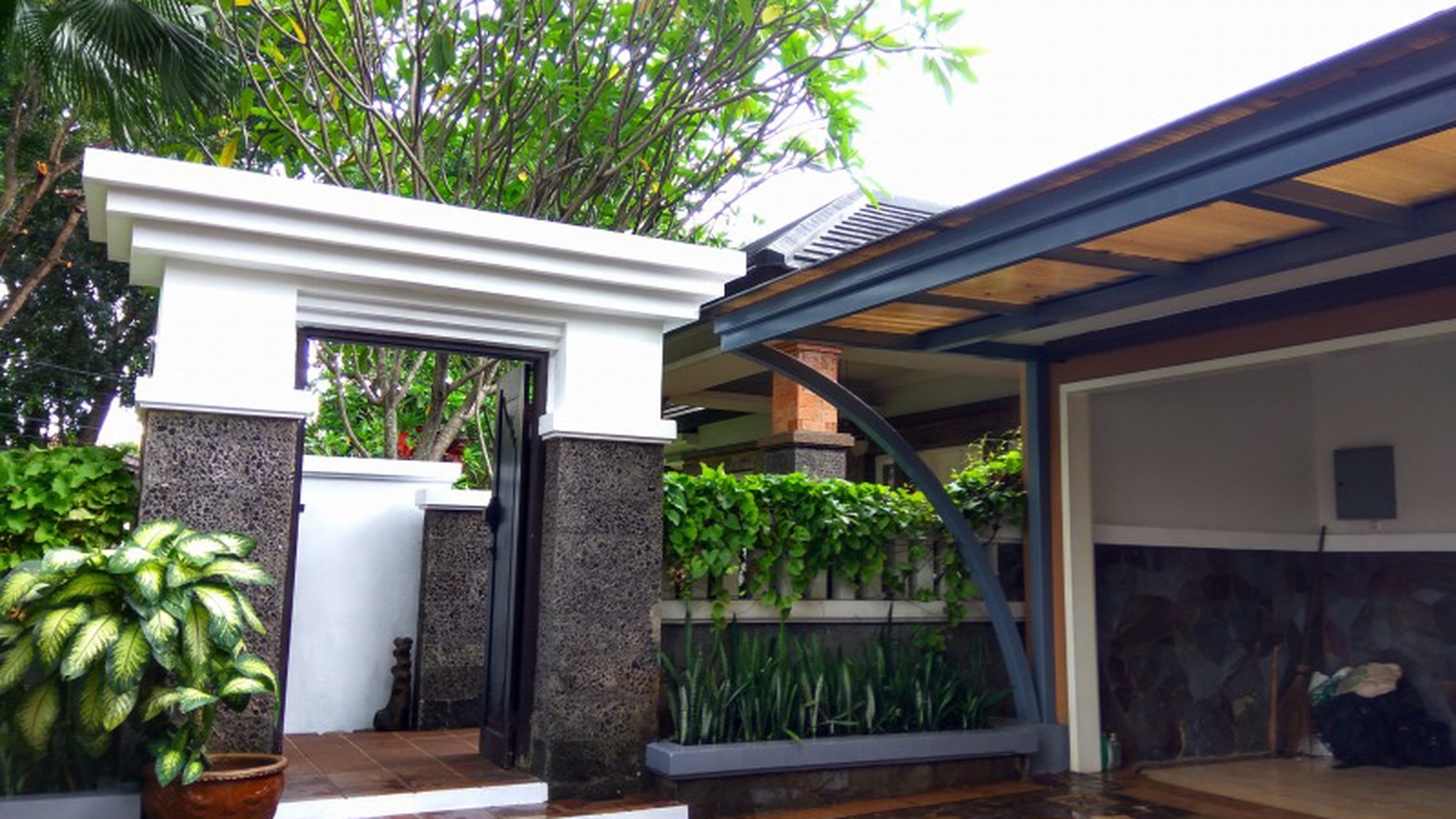 Comfortable and beautiful house In area kemang for expatriat and others "The price can be negotiable"